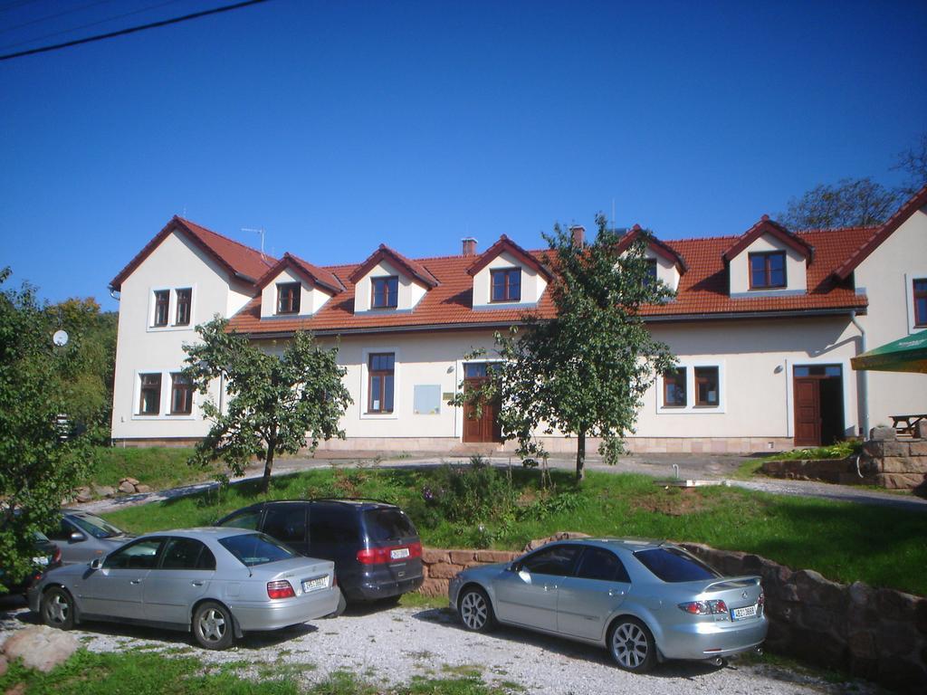Penzion Pod Vyhlidkou Pecka Bagian luar foto