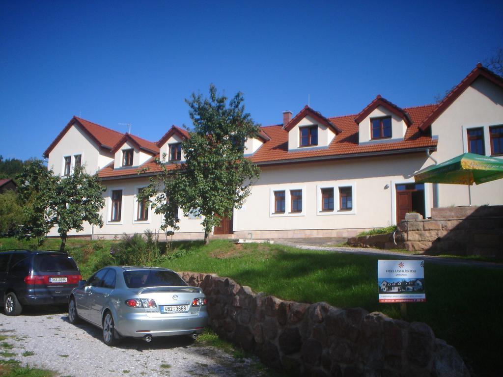 Penzion Pod Vyhlidkou Pecka Bagian luar foto